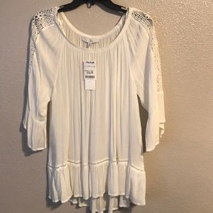 Woman’s L white top